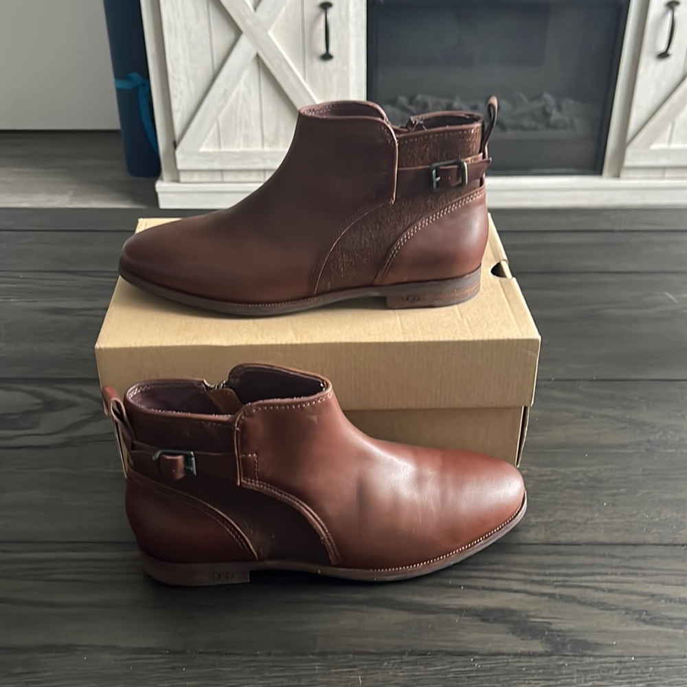 UGG: Demi Chestnut Brown Leather Booties - Women’s Size 8.5 - NIB